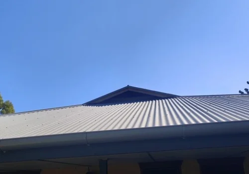 Clean Colorbond metal roof in Brisbane after professional soft washing